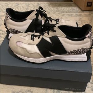 Girls New Balance 327 black/leopard Size 3